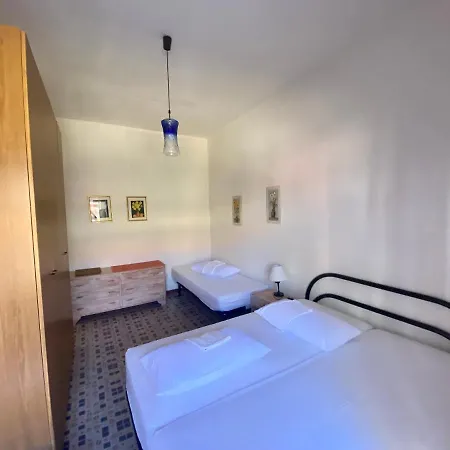 Casa vacanze Casa Sulla Via Fontanella 3 *